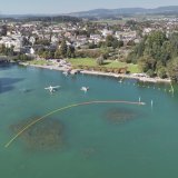 Des barrages anti-pollution ont été mis en place en raison de fuites de carburant. Strafverfolgungsbehörden Zug